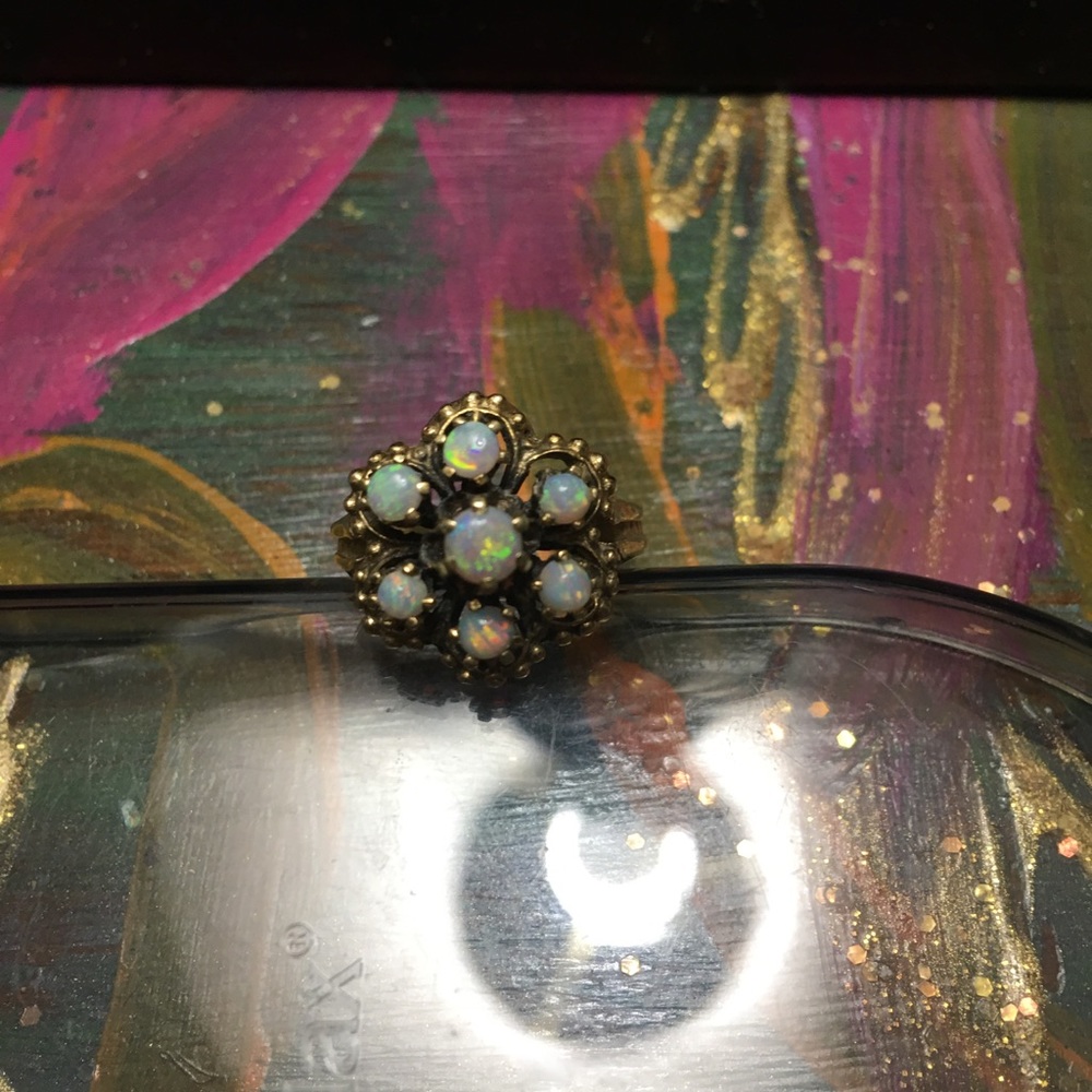 Vintage solid 14k gold opal ring
